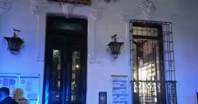Un palo, una ventana y la madrugada que terminó mal para dos ladrones en el centro
