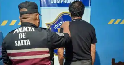 Dejó la camioneta estacionada en Apolinario Saravia y al volver faltaba un bolso con una cifra enorme