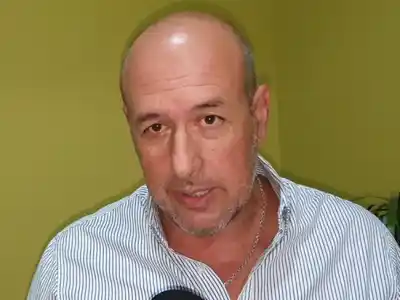 El concejal que cambió la regla de los actos oficiales no apareció el día clave