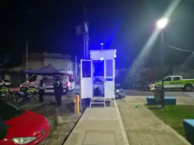 Manipulaba su arma en la garita y el disparo terminó en el pecho de su compañero: la Justicia duda del relato