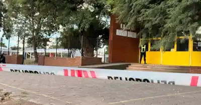 Tras el tiroteo escolar, las clases se reanudan mientras la investigación toma un giro inesperado