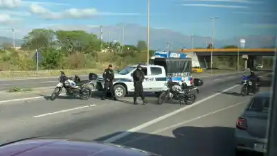 Dos choques en cadena paralizaron los accesos a San Salvador: ¿qué pasó a las 7:50?