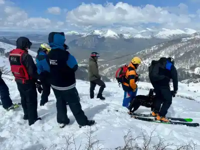Entrenaron perros en el Catedral: los tres que quedaron certificados tras cinco días bajo la nieve