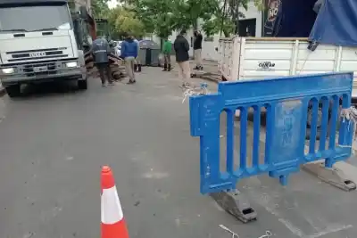 Paraná: la calle Bavio está cortada y el motivo está bajo el asfalto