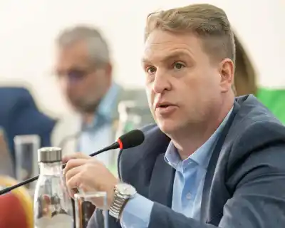 Von Der Thusen desmintió un supuesto apoyo a subir impuestos: qué dijo sobre el proyecto educativo