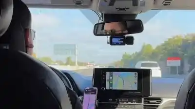 Pidió un Uber para que llevara a su bebé a ANSES y ella siguió en moto: lo que pasó después