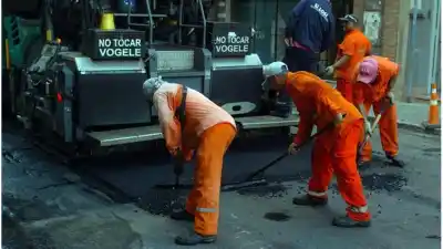 Santa Fe pasa de 20 días a 2 horas por cuadra: la planta de asfalto que promete destrabar el bacheo