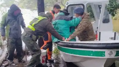 Cruzaron el lago Huechulafquen para sacar a un poblador de 103 años: lo que encontraron del otro lado