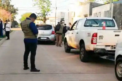 Salió del auto de su papá, cruzó la avenida y un Renault Sandero la embistió