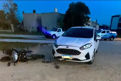 Perdió el control de la moto en el acceso a Diamante y terminó contra un cartel