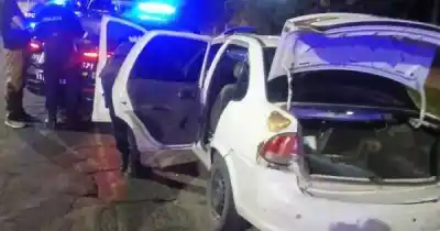 Un auto con pedido de secuestro desató una persecución policial que terminó con una fuga a pie