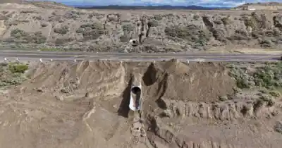 Ruta 3: la alcantarilla que causó el socavón ya quedó a la vista y ahora viene la parte más pesada
