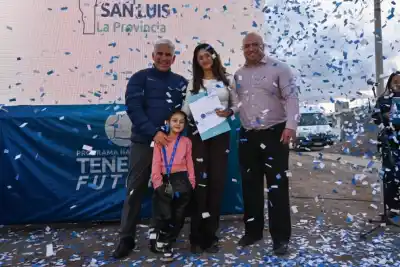 Seis familias de La Calera abrieron la puerta de su casa por primera vez: lo que anunció Poggi