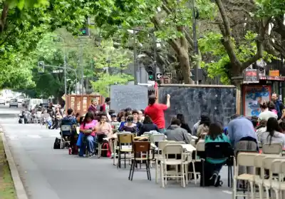 Paro y protesta en la UNLP: la medida que paraliza la universidad y lleva el reclamo a la puerta de un funcionario