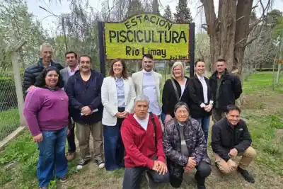 La Piscicultura Río Limay sopló 85 velitas y los vecinos le regalaron un detalle hecho a mano