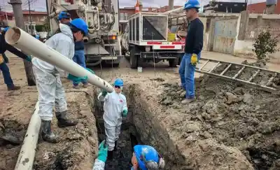 Renuevan un tramo clave de la red cloacal en Puerto Madryn: dónde y con qué material