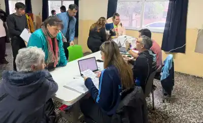 Más de 400 adultos mayores coparon Santa Rosa: la lluvia les cambió el plan a último momento