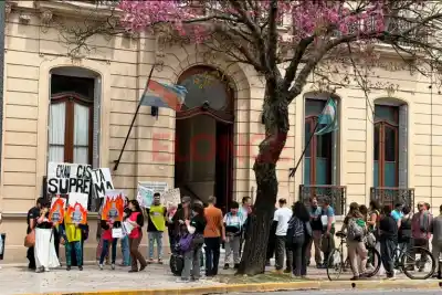 Marcharon frente a Tribunales contra un fallo de la Corte: "Vienen a comprar recursos naturales"