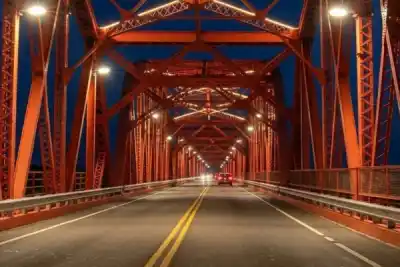 La pareja volvía en moto y el machete apareció en el tercer tramo del puente