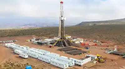 Los buzos que trabajan bajo el agua para que Vaca Muerta tenga salida al mar