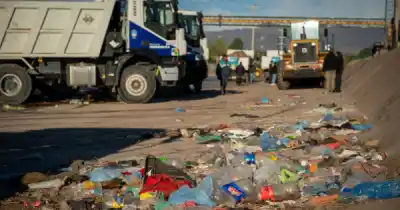 Tirar basura en una acequia ahora te sale caro: la multa que puede arruinarte el mes