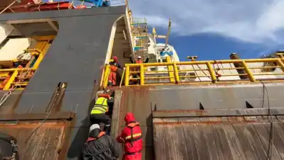 A un kilómetro de la costa rionegrina, una planta industrial flotante trabaja bajo el mar