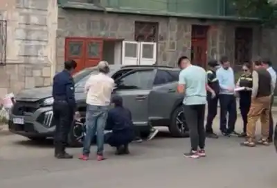 Buscaban el auto que atropelló a un motociclista y huyó: dónde lo encontraron