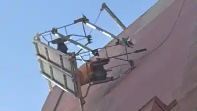 Colgaba de una cuerda en el piso 7: así rescataron al trabajador en pleno centro