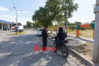 El "trabajo" de $50.000 en La Banda que terminó con un joven rodeado por tres motochorros