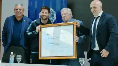 Messi ya es "Doctor Honoris Causa": el reconocimiento que recibió horas antes de su último baile