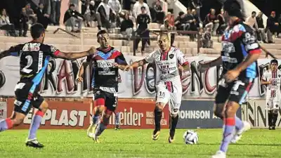 Le dio la primera asistencia a Messi en la Selección y hoy juega en Patronato: "Era mejor que los que ya jugaban en Primera"