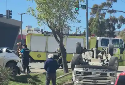 Dos camionetas chocaron en la Ruta 3 y el tránsito quedó cortado: qué pasó con una de ellas