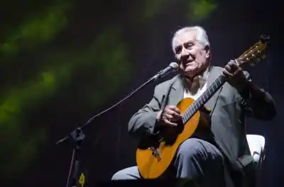 El acordeón de Bilat se cruza con una sinfónica en un homenaje que ya es ley