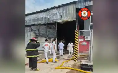 Soldaban una máquina en la panificadora y el fuego desató un operativo de tres distritos
