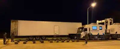 El camión que salió de Posadas con 30 encomiendas: lo que encontraron adentro complicó a tres personas