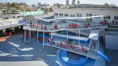 El fallo que dejó a 1.400 chicos sin banco y a un barrio entero en vilo