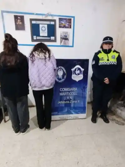 Entraron al supermercado del Shopping El Portal y terminaron aprehendidas