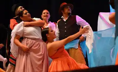 El Teatro Español abre gratis sus puertas: seis ritmos que no esperás en una misma noche