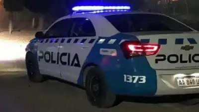 Persecución en Neuquén: robaron un auto, chocaron contra una camioneta y terminaron así
