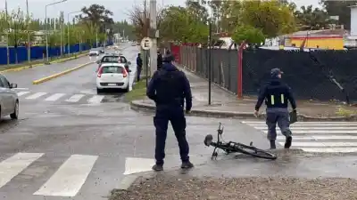 Iba en bici por la bicisenda y terminó en el hospital: el detalle que complica la esquina de la Terminal