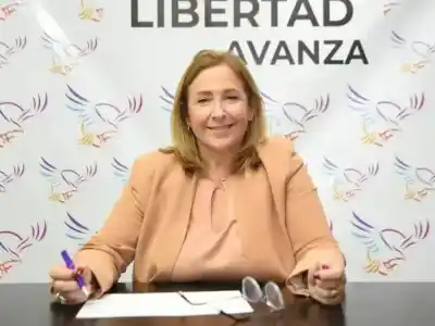 Una docente de Tandil que responde a Pareja se sentó en la banca que dejó Montenegro