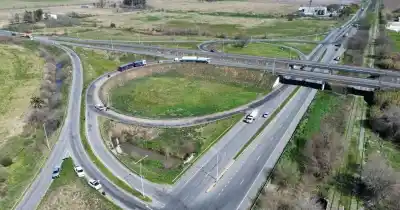 Los camiones no pueden pasar por la autopista a Santa Fe: tres cortes por día y la ruta 34 colapsada