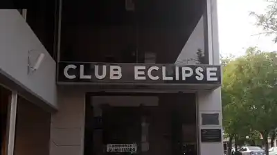 Un arco de fútbol cayó sobre una nena de 8 años en plena clase de patín y la ciudad entera está de luto