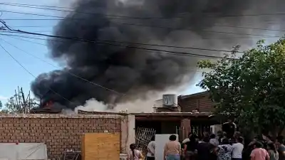 Evacuaron a los vecinos de Villa Las Rosas por un incendio que no daba tregua