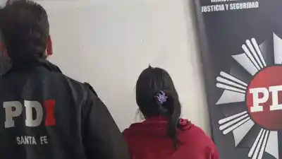 Se escondía de la Justicia, pero entró sola a una sede policial: lo que encontraron adentro la delató