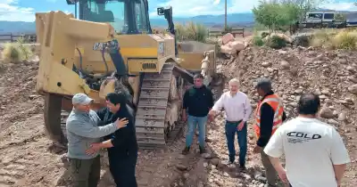 El río Calingasta ya tiene maquinaria pesada trabajando en sus márgenes: los puntos críticos que vigilan