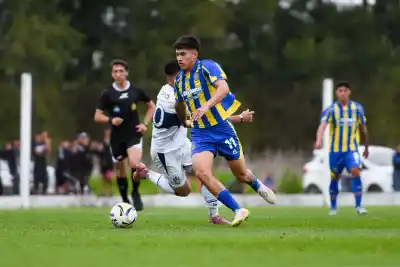 Central ganaba 2-0 en La Plata, pero se quedó con las manos vacías