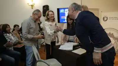 16 familias de Parque Norte ya tienen el papel que les faltaba