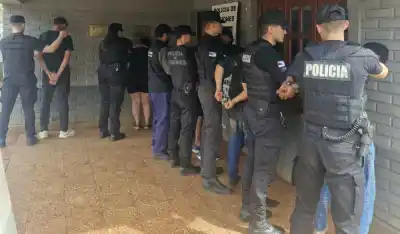 Balearon a un joven en San Vicente: cinco detenidos y una pista que sale del país