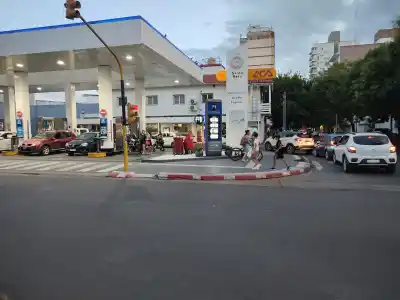 El aumento de una tasa municipal que las estaciones de servicio no pueden pagar: los números que complican a Santa Rosa